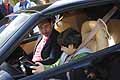 Supercar KITT con il ragazzino alla guida e Mingo di Striscia la Notizia
